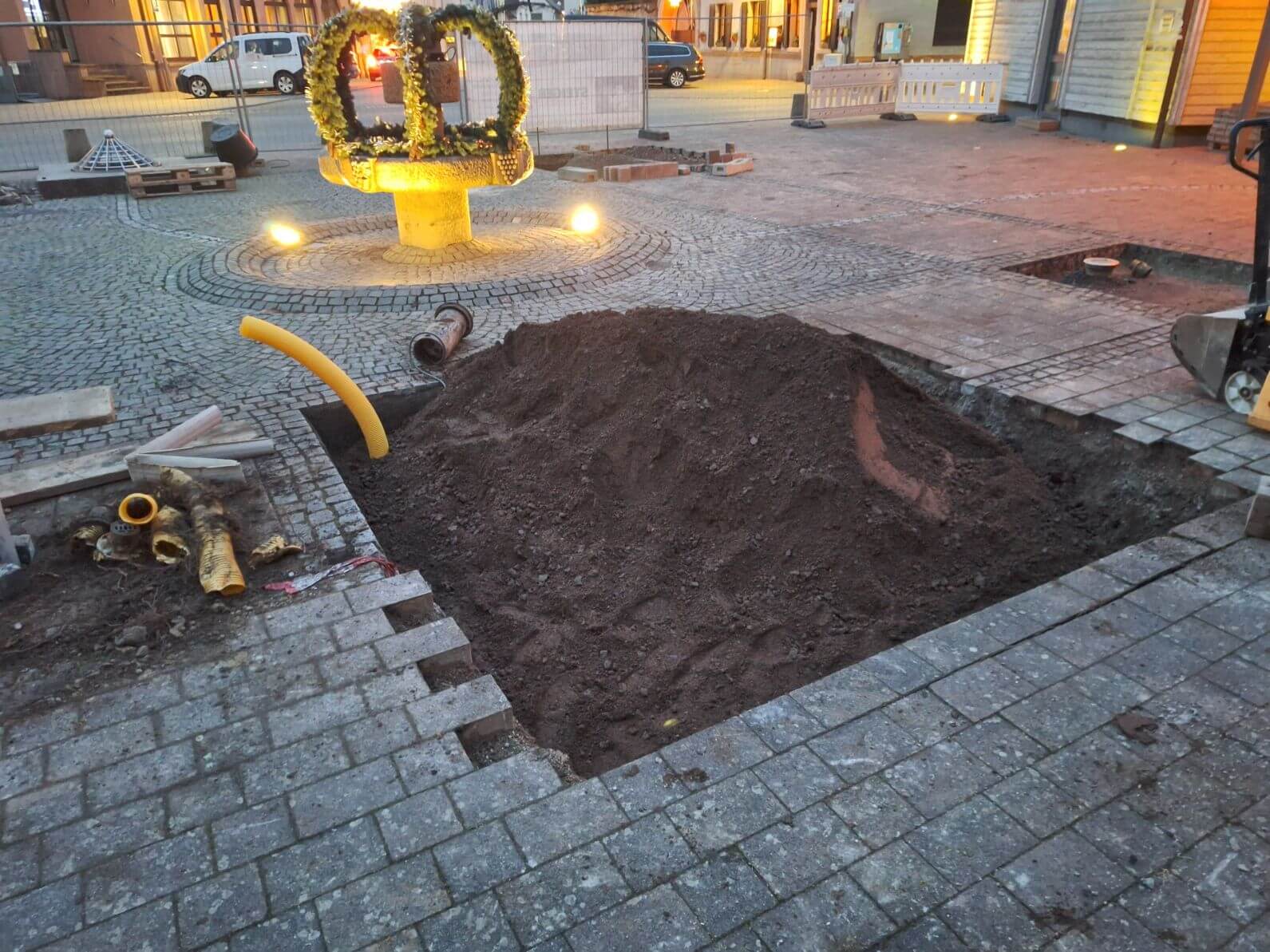 neue Bäume Dorfplatz Niederkirchen